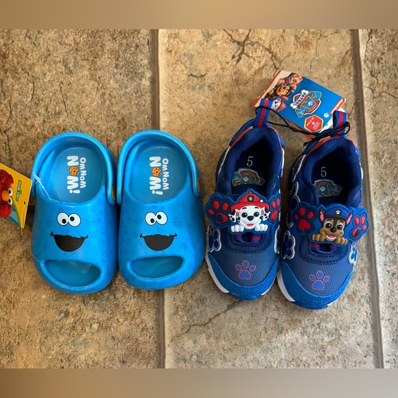 NWT *Bundle of 2 pairs* Paw Patrol and Sesame Street baby shoes sz 5 - Picture 1 of 15